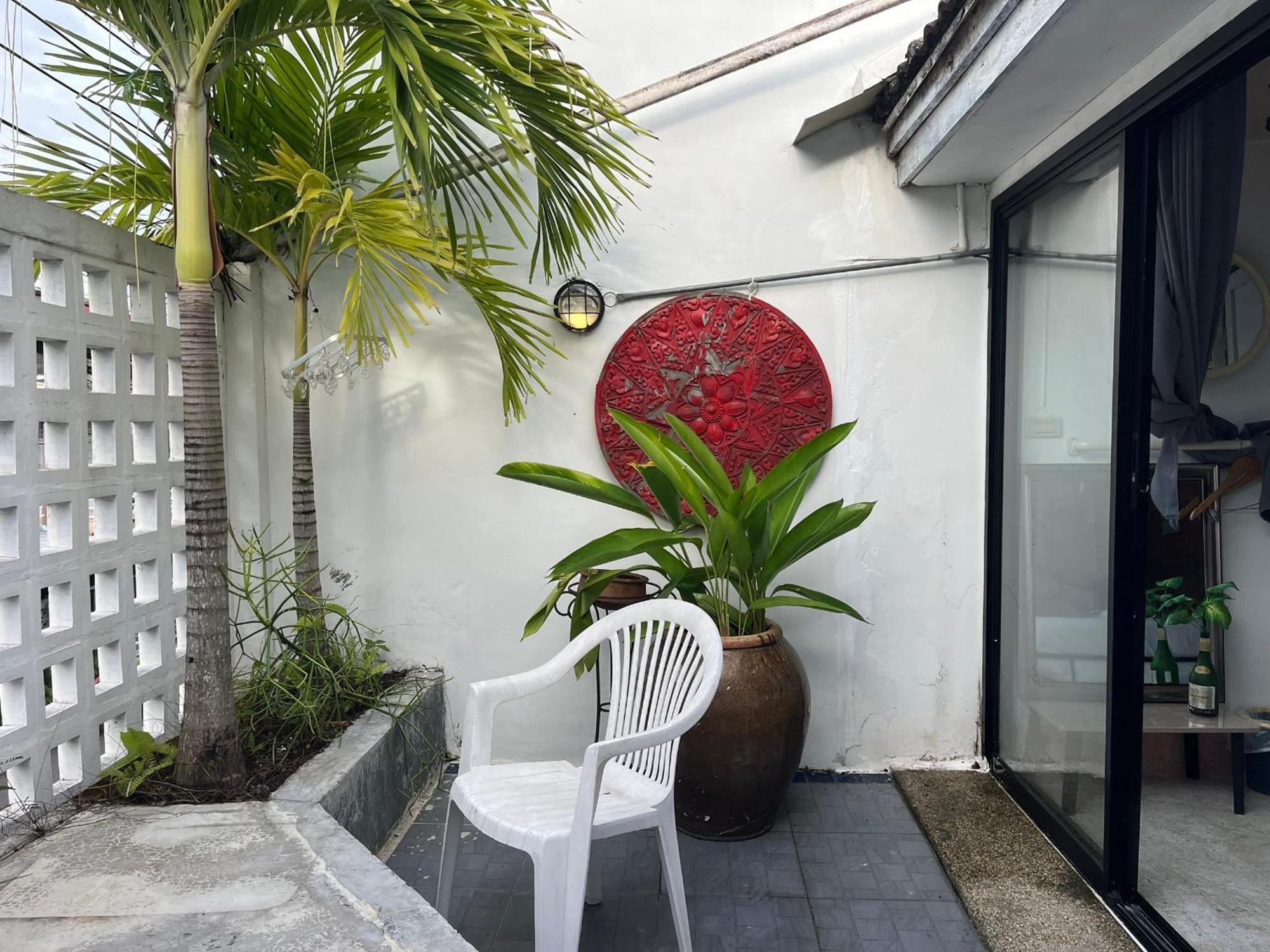 Appartamento Auntie & Niece Phuket Ban Sam Kong Esterno foto