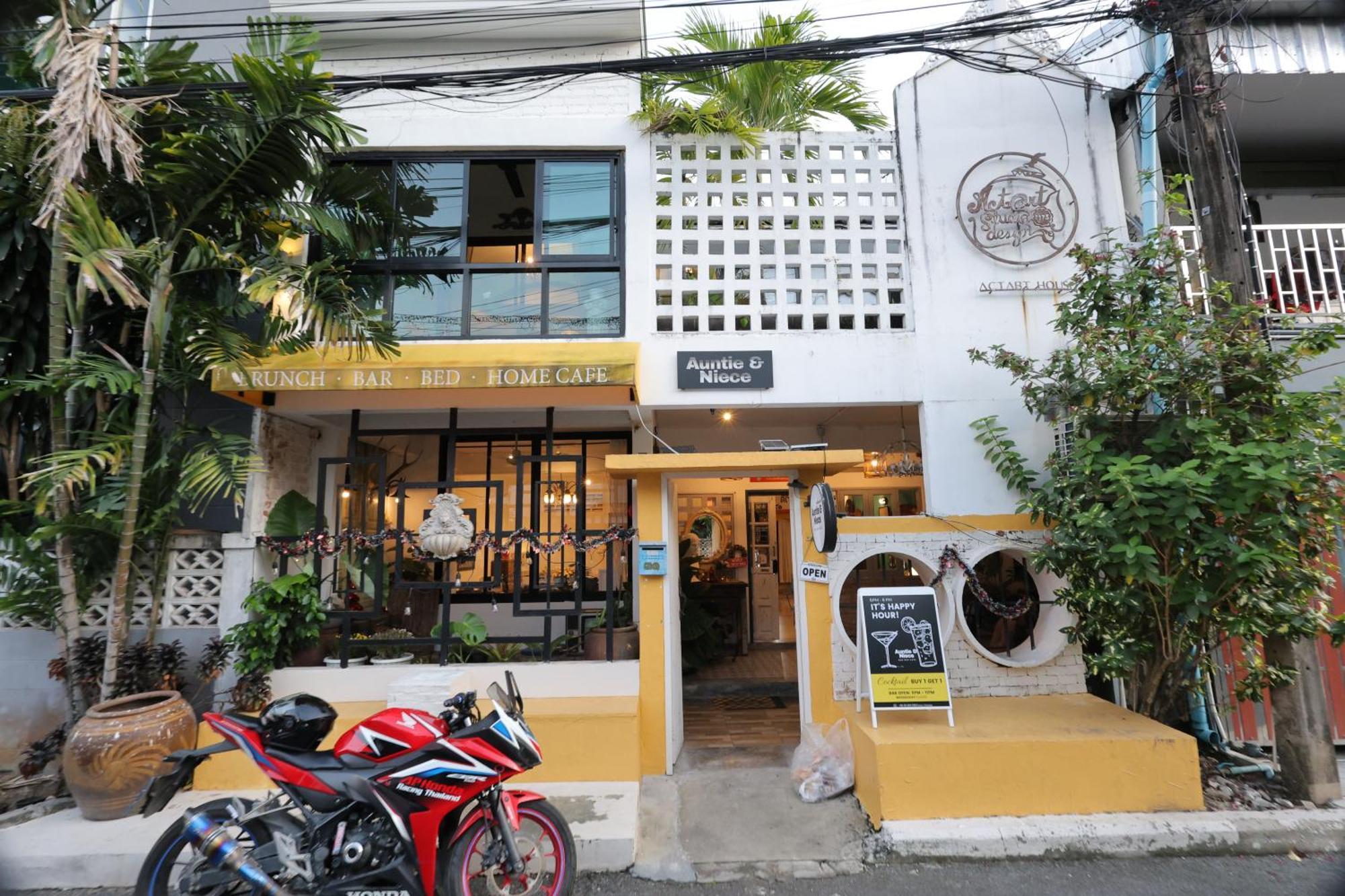 Appartamento Auntie & Niece Phuket Ban Sam Kong Esterno foto